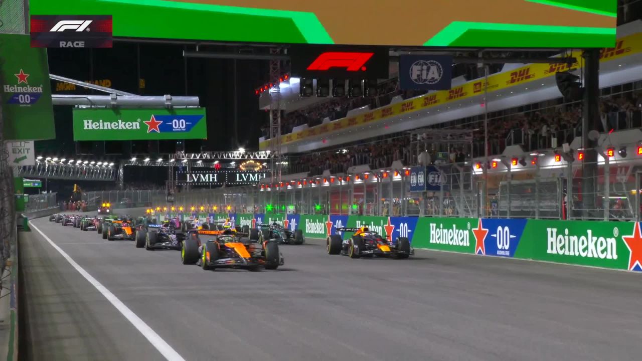 Race start: Norris goes wide and Verstappen takes the lead - Dubz